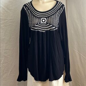 FREE PEOPLE SOUL MATE BLACK/WHITE BOHO CROCHET BRACELET LONG SLEEVE TOP SZ M